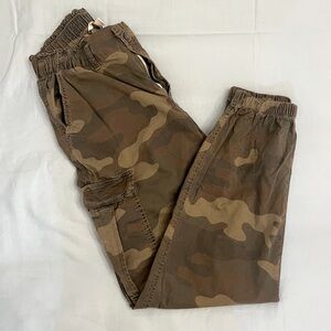 American Eagle cinch waist camo cargo jogger (Size 4 Reg)